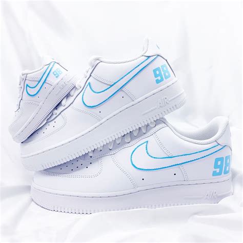 nike air force mit vielen nike zeichen|Mehr.